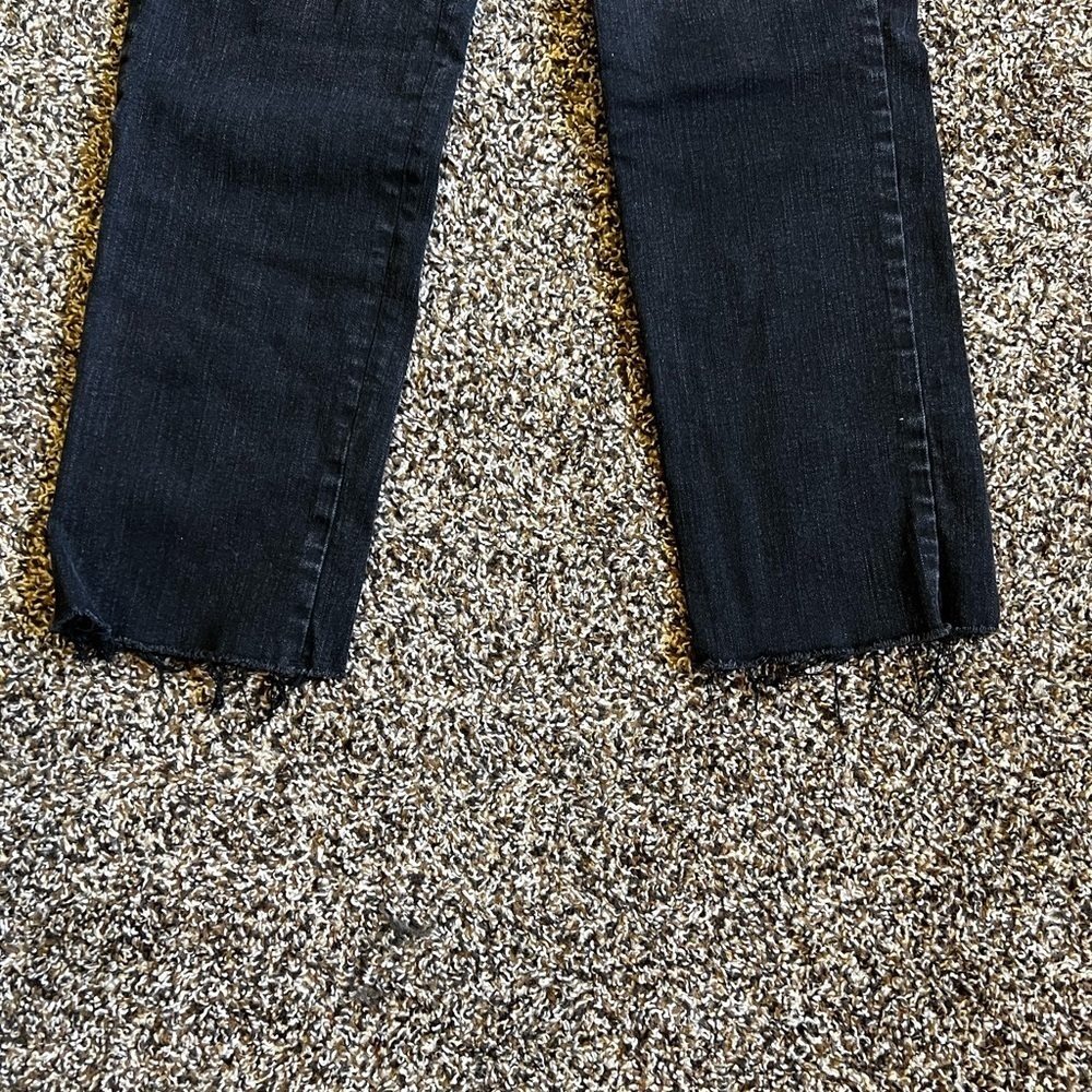 Black High-Waisted Jeans - Picture 5 of 8